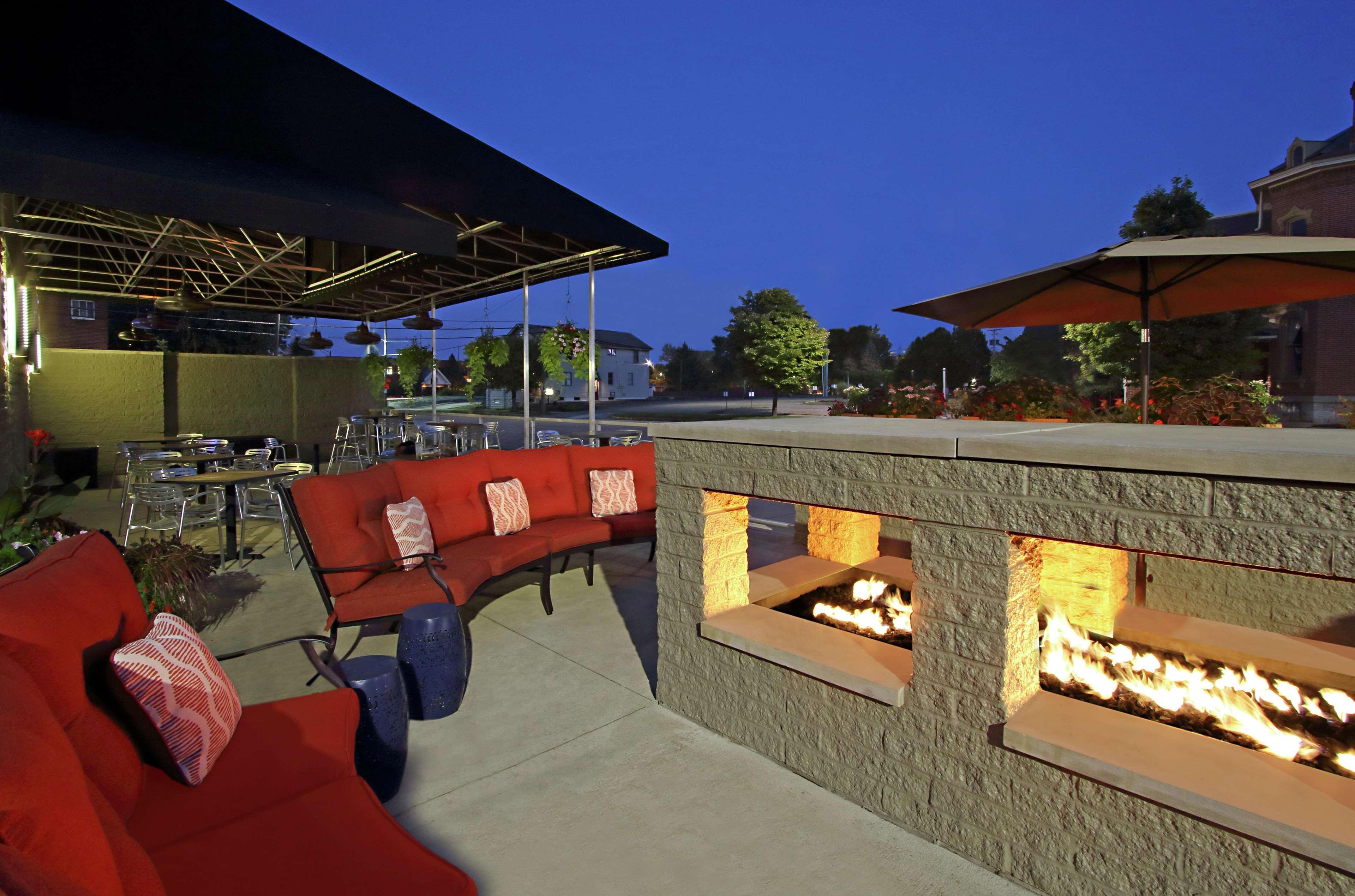 Hotel Doubletree By Hilton Newark Exterior foto